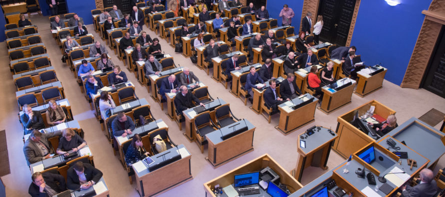 Ministrite vahetus tõi kaasa muudatused Riigikogus