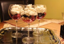 Valentinipäeva marja-vahukoore-küpsise magustoit