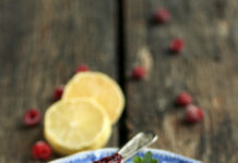 RETSEPT! Sidruni-juustukook vaarikamoosiga