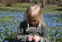 Soome psühhiaater Jari Sinkkonen: Alla 3-aastane laps ei vaja haridust, vaid tuttavate inimeste lähedust