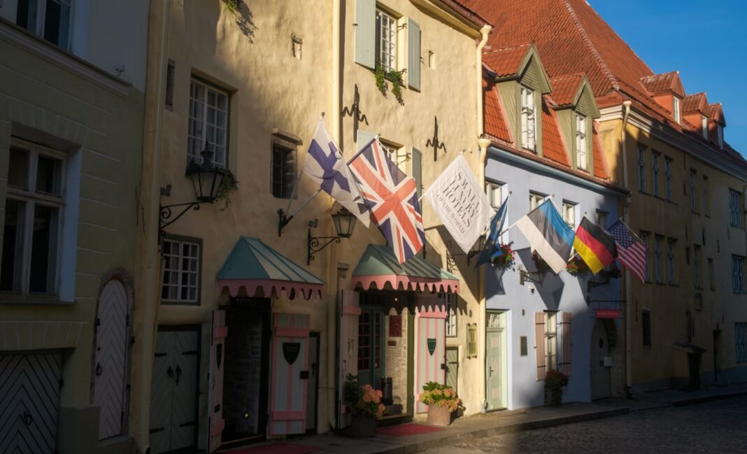 Estonia old town unsplash Rahvastikuregister - Elukoht nii Eestis kui Soomes