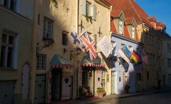 Estonia old town unsplash Rahvastikuregister - Elukoht nii Eestis kui Soomes