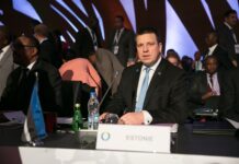 Peaminister Ratas kohtus Abidjanis 42 Aafrika riigi esindajaga