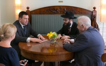 Peaminister Jüri Ratas kohtus Stenbockis Eesti Juudiusu Koguduse esimehe Boris Oksa ja pearabi Šmuel Efraim Kotiga