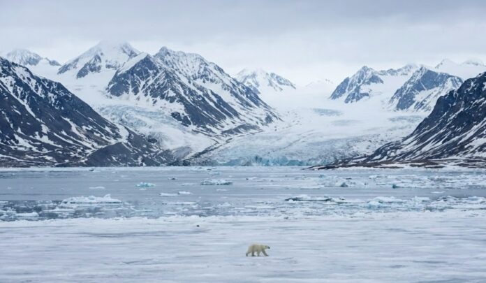 Svalbard (eesti keeles sageli ka Teravmäed) on Norra kuningriigi osa, kuid eristaatusega Norra Arktika saarestik