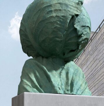 Monument loetud lugudele: RaRa kunstikonkursi võitjad selgusid Rahvusraamatukogu hoone kunstikonkursi võitis Jass Kaselaane ja Jenny Grönholmi skulptuur „Monument raamatutele, mis on loetud kapsaks“