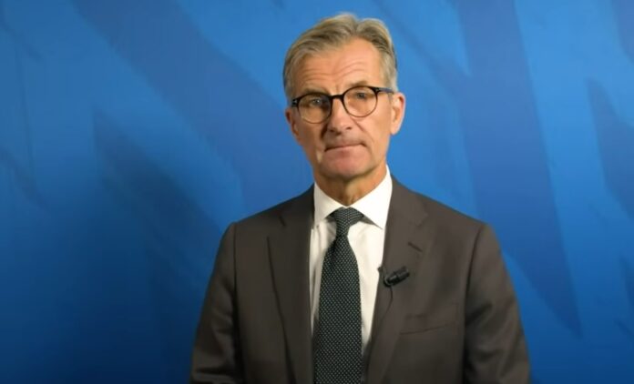 Rootsi Keskpanga juht Erik Thedéen pankadele: Miks hoiuste intressid ei tõuse?