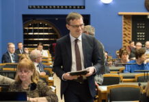 Välispoliitika arutelu keskmes olid meie ühine tulevik Euroopas ja julgeolek. Välisminister Sven Mikser: traditsioonilistele ohtudele on lisandunud terrorism, tuumarelvade levik, diktaatorite ettearvamatu käitumine, küberohud