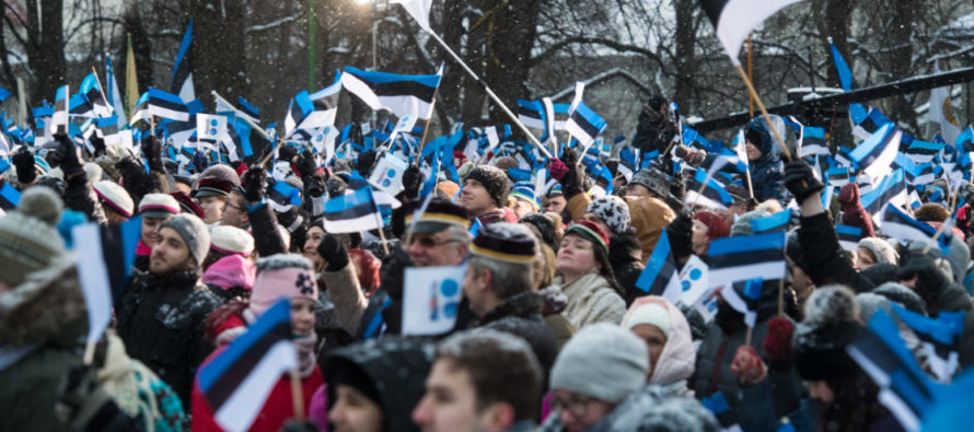 SUUR GALERII! Eesti Vabariigi 100. aastapäeva lipuheiskamise tseremoonia Toompeal Kuberneri aias
