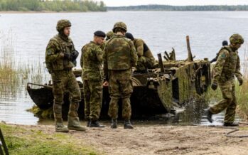 Eesti: Sõjaväelogistikud ja mereväe tuukrid puhastasid Klooga järve ohtlikest metallkonstruktsioonidest