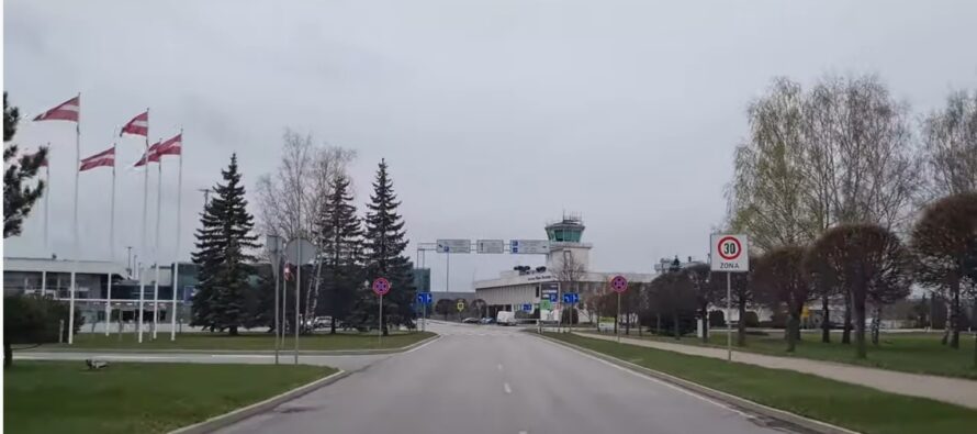 Läti: Riia lennujaamas hakati tänasest valikuliselt ja kohustuslikus korras testima saabuvate lendude reisijaid