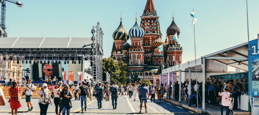 Täna avaneb Moskva börs, keskpank keelas Venemaa ettevõtete lühikeseks müügi