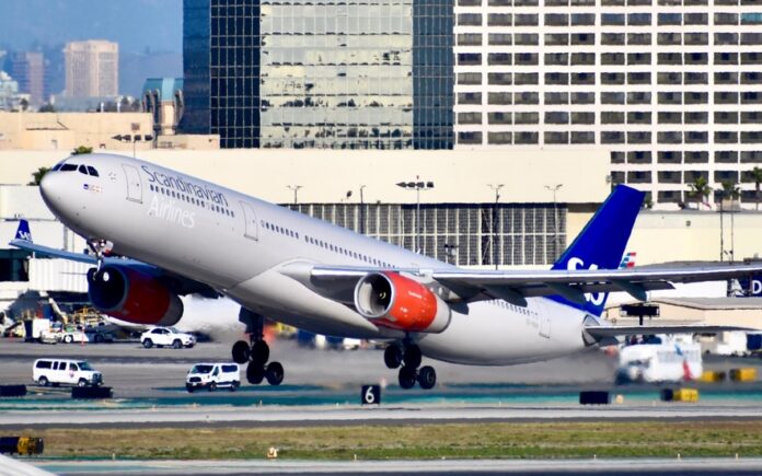 SAS (Scandinavian Airlines) ja Scandic Hotels on 2025. aastal loonud strateegilise partnerluse, et pakkuda oma lojaalsusprogrammide – SAS EuroBonus ja Scandic Friends – liikmetele rohkem väärtust ja paindlikkust.